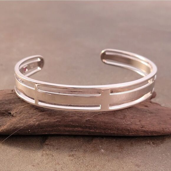 New ELLE Sterling Silver Contemporary Openwork Architectural Cuff Bracelet - Picture 5 of 9